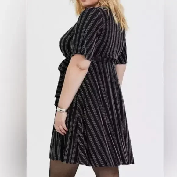 Torrid Black Metallic Lurex Stripe Wrap Dress 4X 12153634 - Picture 2 of 14